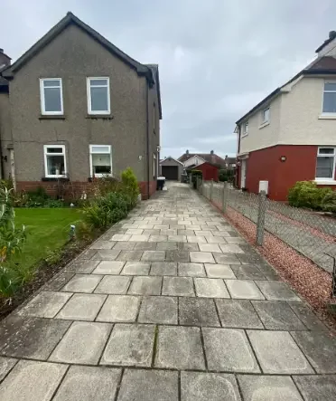 House — Renfrew — photo 10 of 11