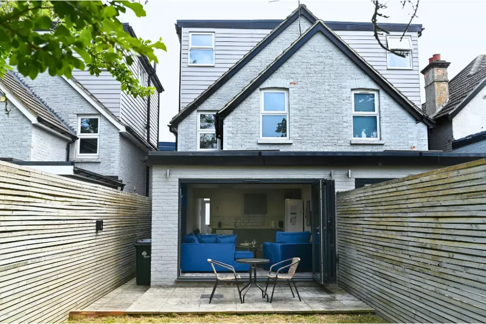 House — Crawley — photo 13 of 14