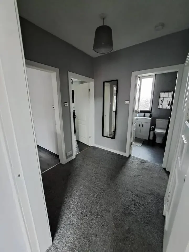 House — Renfrew — photo 6 of 10