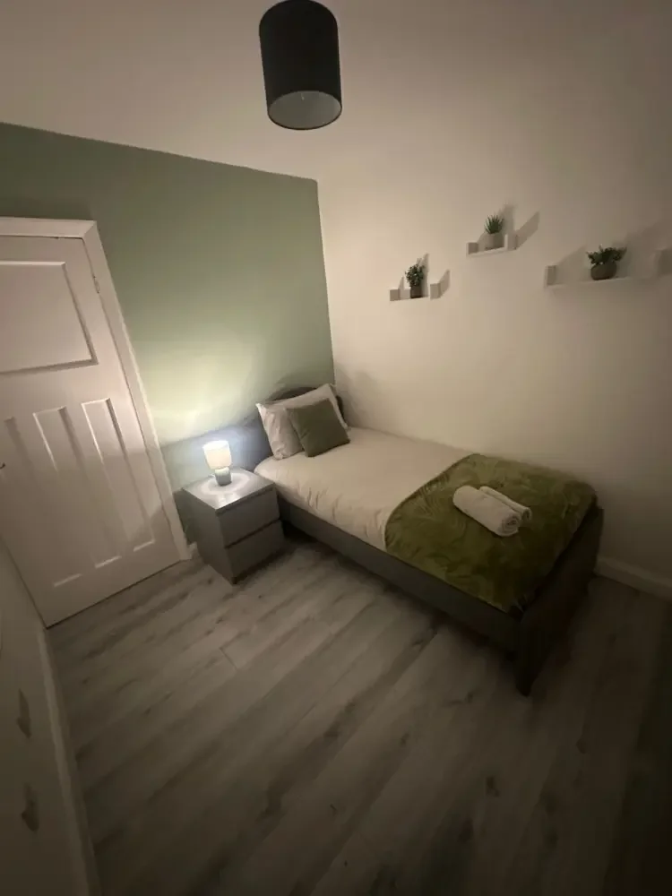 Apartment — Walsall — photo 1 of 17