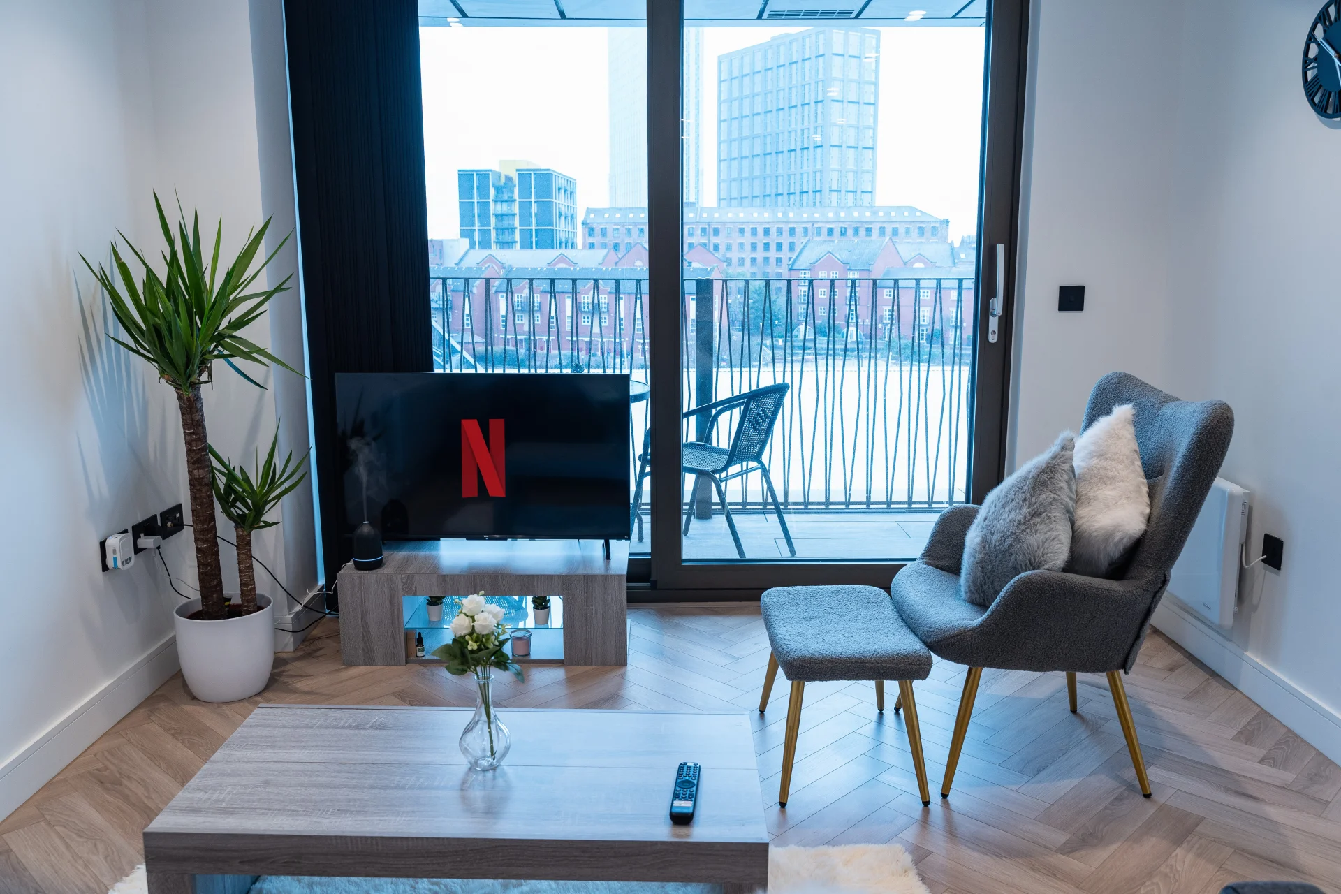 Apartment — Manchester — photo 1 of 15