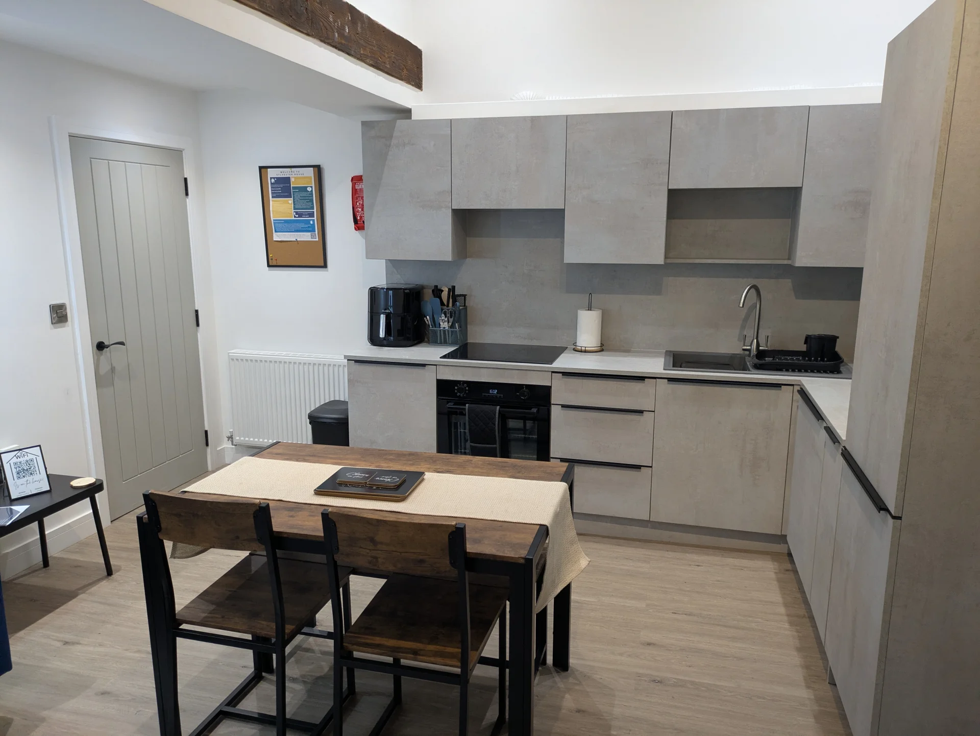 Apartment — Hull — photo 6 of 16