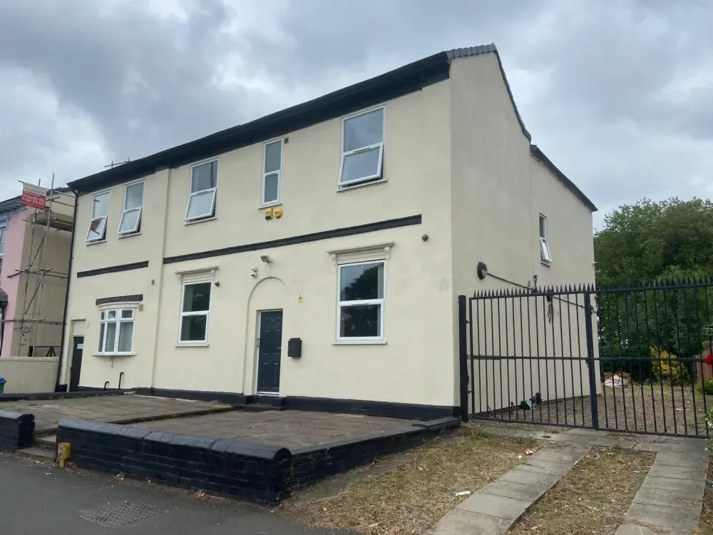 House — West Bromwich — photo 4 of 18