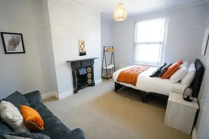 House — Leeds — photo 10 of 18