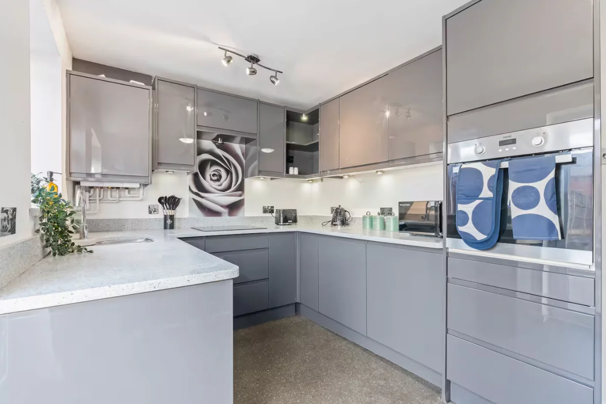 Apartment — Coventry — photo 3 of 13