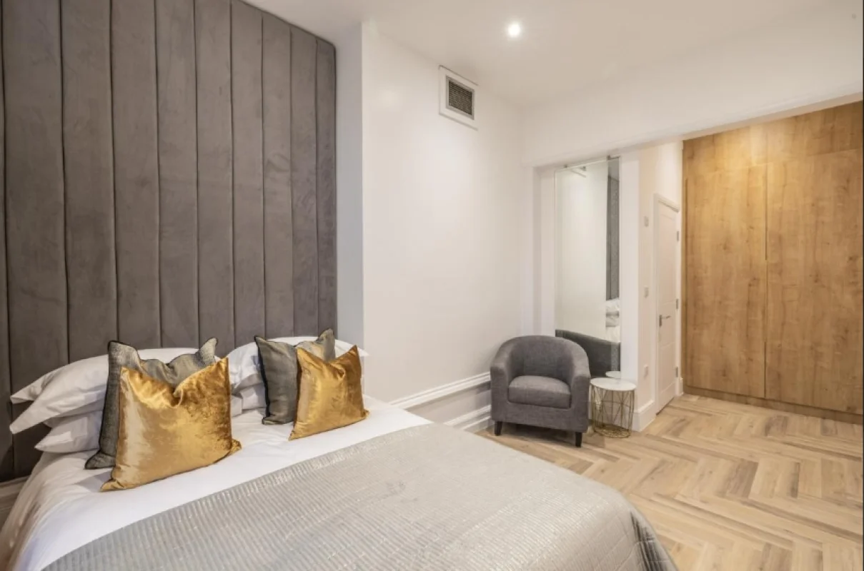 Apartment — Leicester — photo 1 of 14