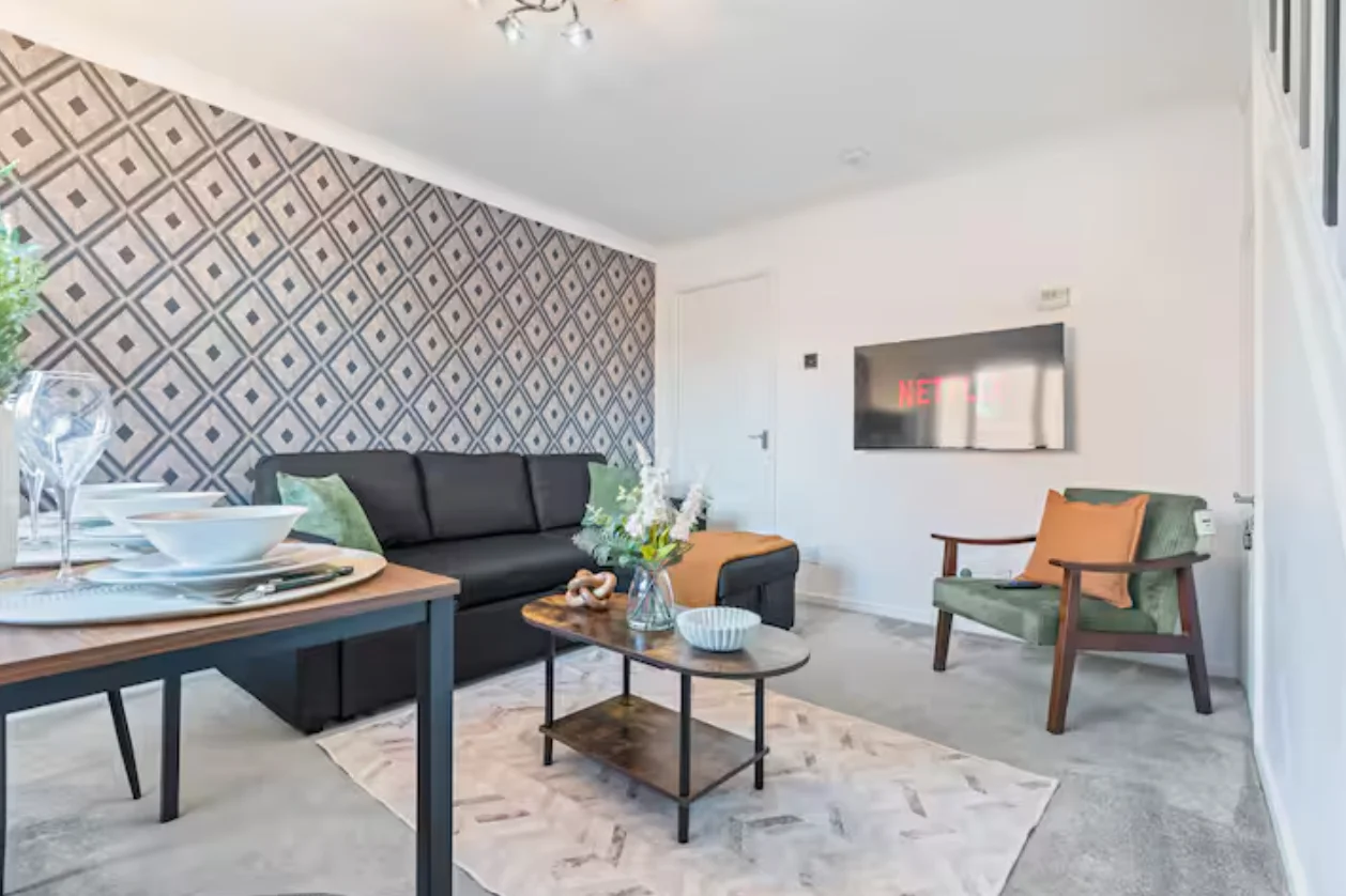 Apartment — Coventry — photo 1 of 13