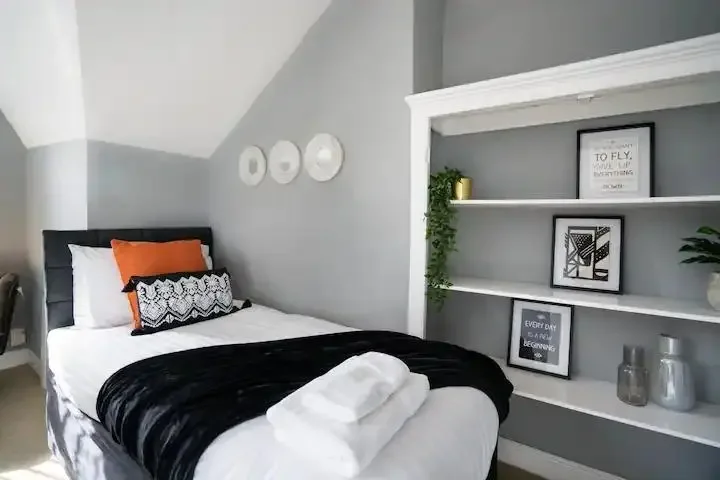 House — Leeds — photo 12 of 18