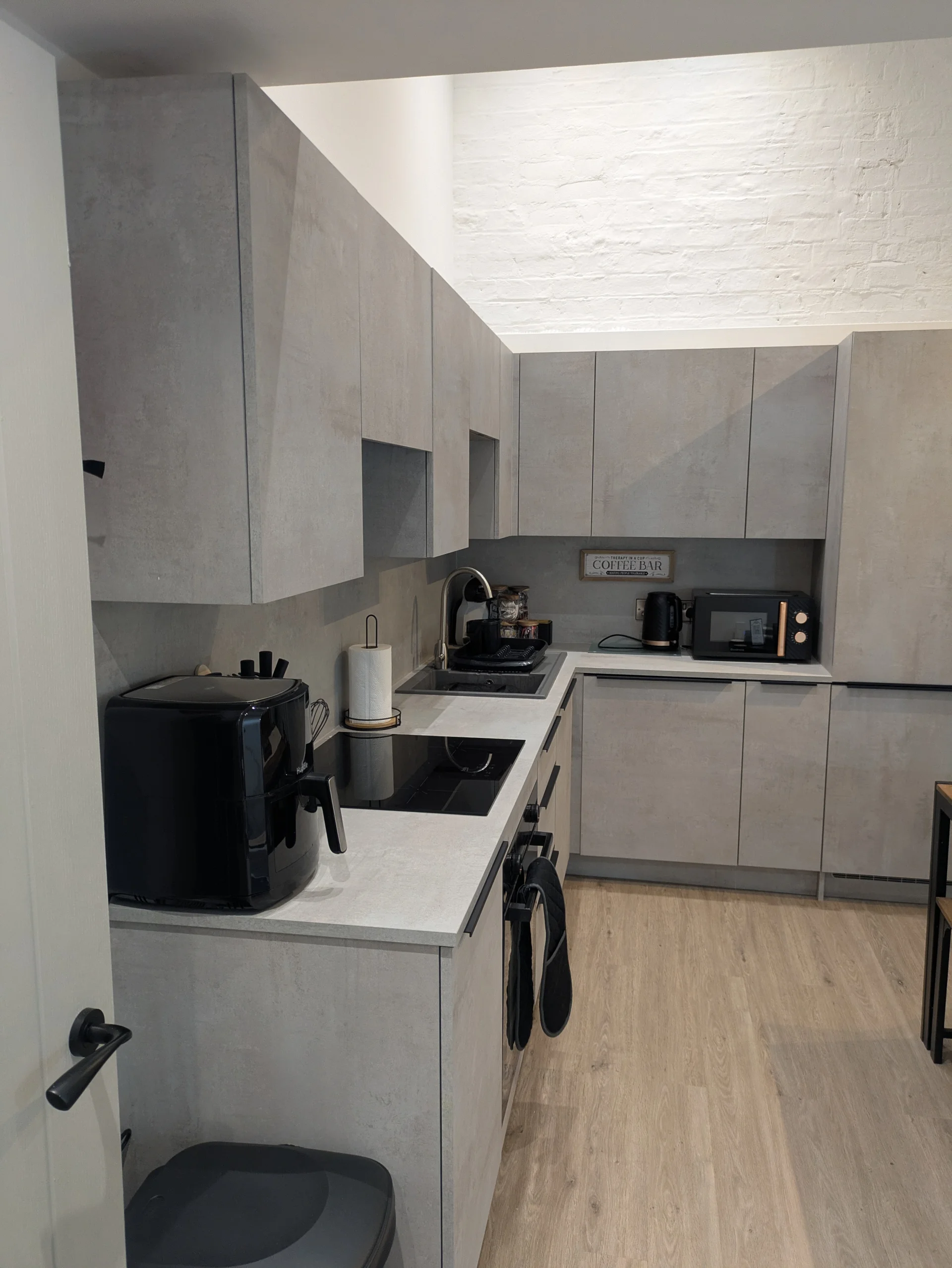 Apartment — Hull — photo 4 of 16