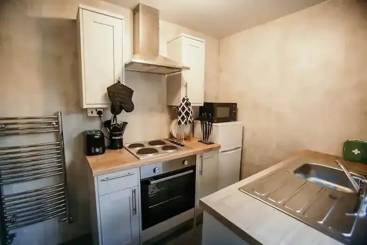 House — Barrow-in-Furness — photo 3 of 10