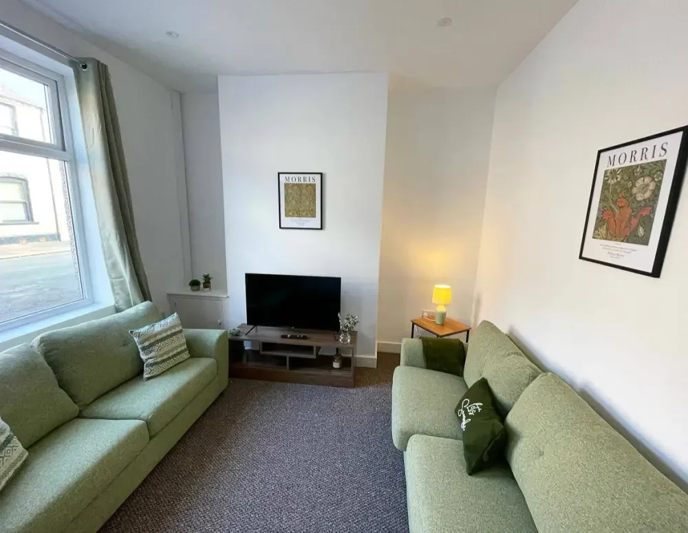 House — Barrow-in-Furness — photo 1 of 9