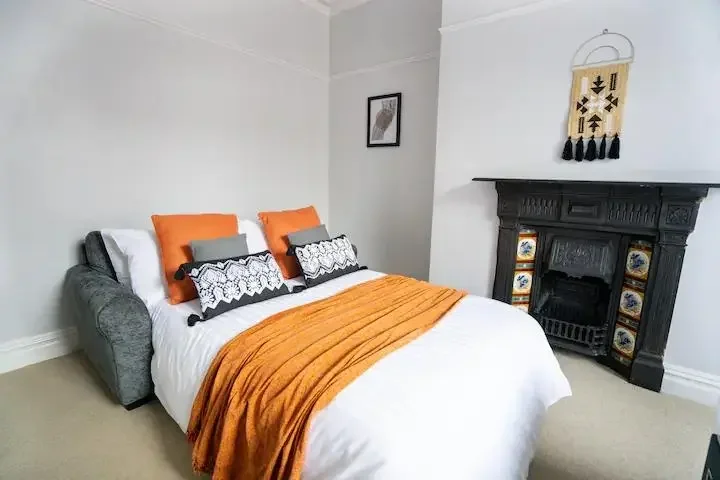 House — Leeds — photo 16 of 18