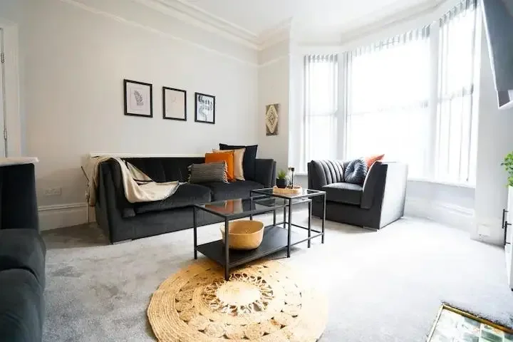House — Leeds — photo 3 of 18