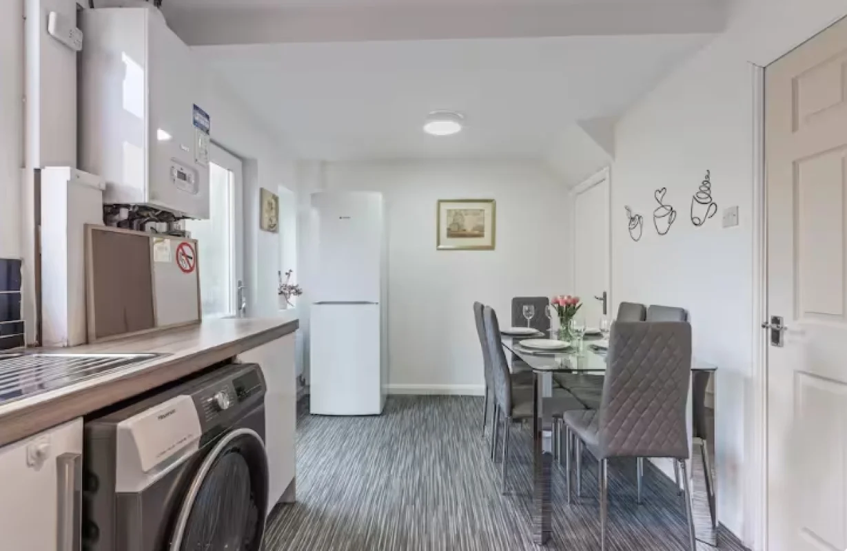 Apartment — Coventry — photo 2 of 14