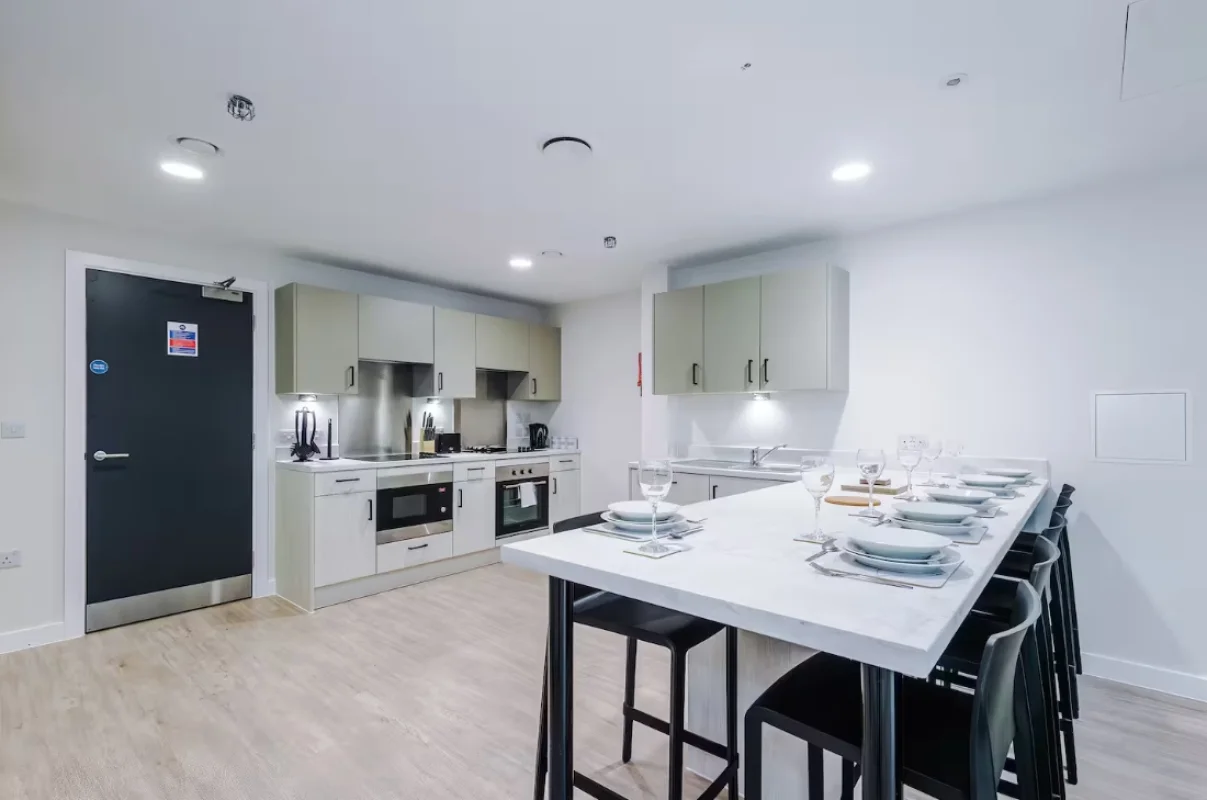 Apartment — Birmingham — photo 11 of 13