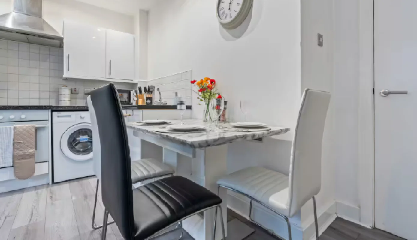 Apartment — Leicester — photo 1 of 7