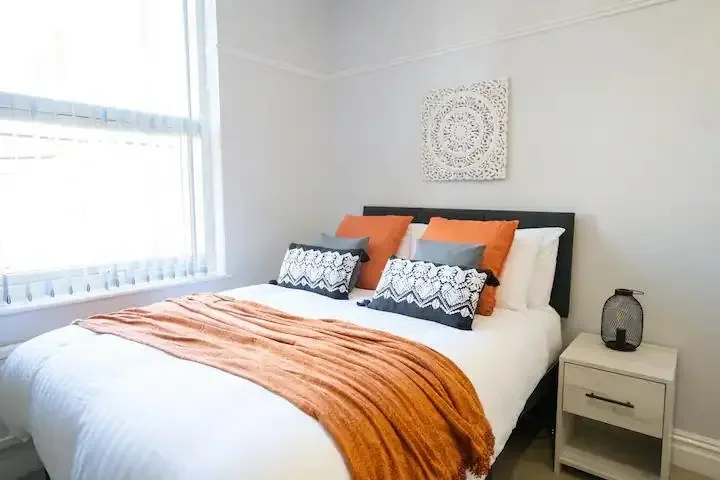 House — Leeds — photo 18 of 18