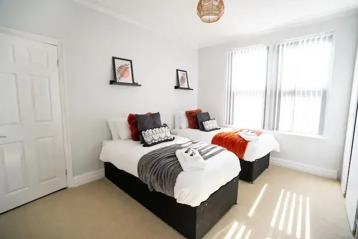 House — Leeds — photo 15 of 18