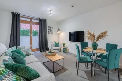 Mailbox 2-Bed Apartment | Wifi & Parking