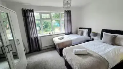 View photo 12
