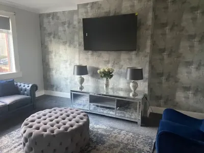Large 3 Bedroom - Renfrew