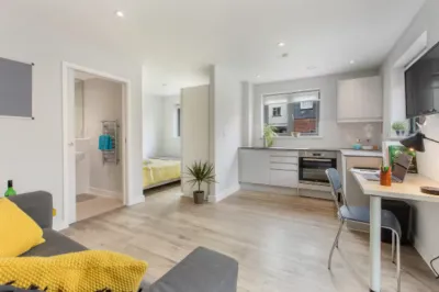 Apartment — Exeter,