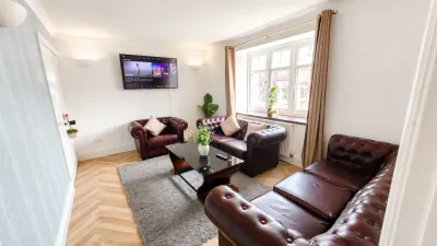 Birmingham 5 Bed contractor home fully equipped, van parking, fast wifi, netflix