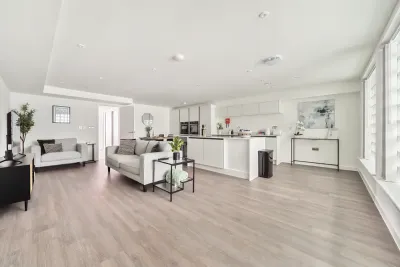 The Atria Suite | Harbour Apartment with Gym