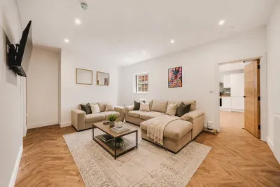 The Barclay House | 6 Beds | Ideal for Large Group