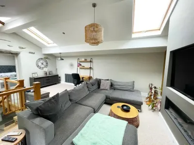 View photo 18