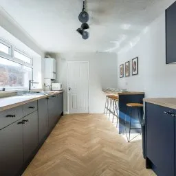 View photo 7