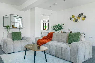 Nottingham Central 2 Bedroom Apartment + Dedicated Workspace