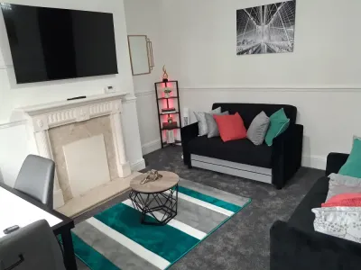 Modern Leeds home-convenient Location close to City centre